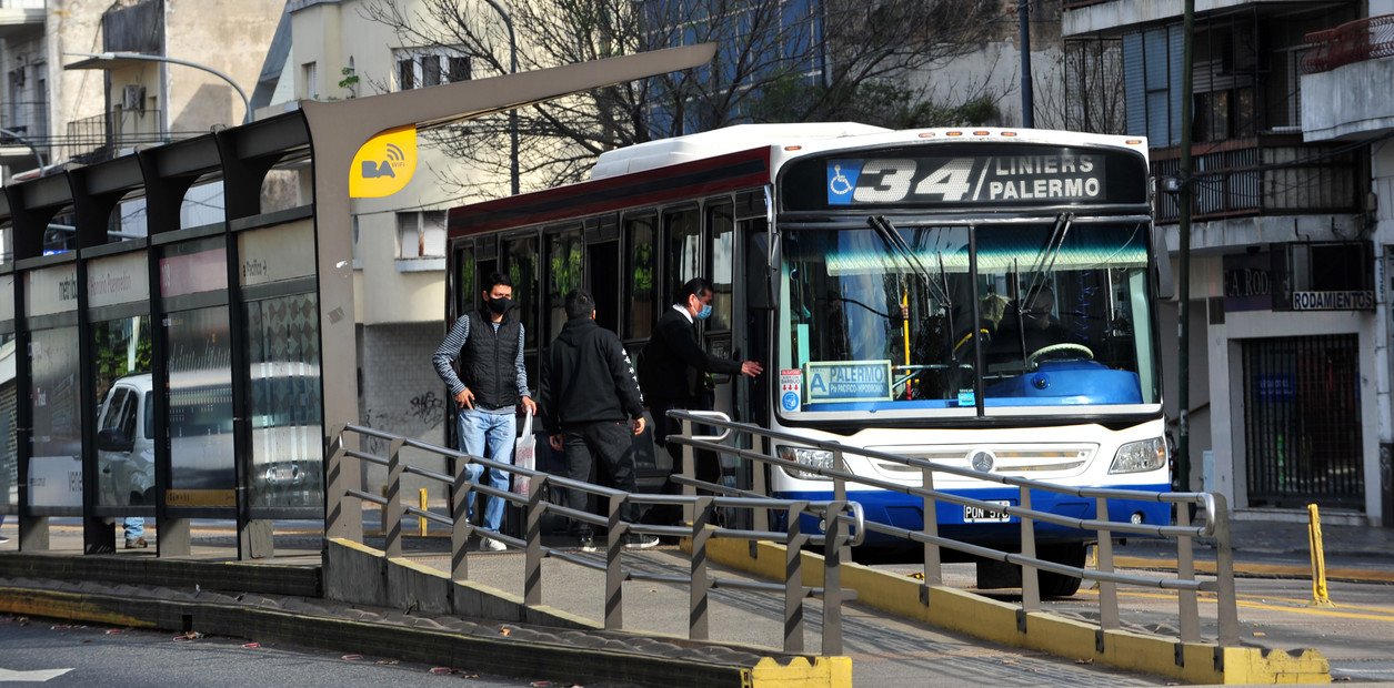 El Gobierno nacional pretende traspasarle a la Ciudad 32 líneas de colectivos.