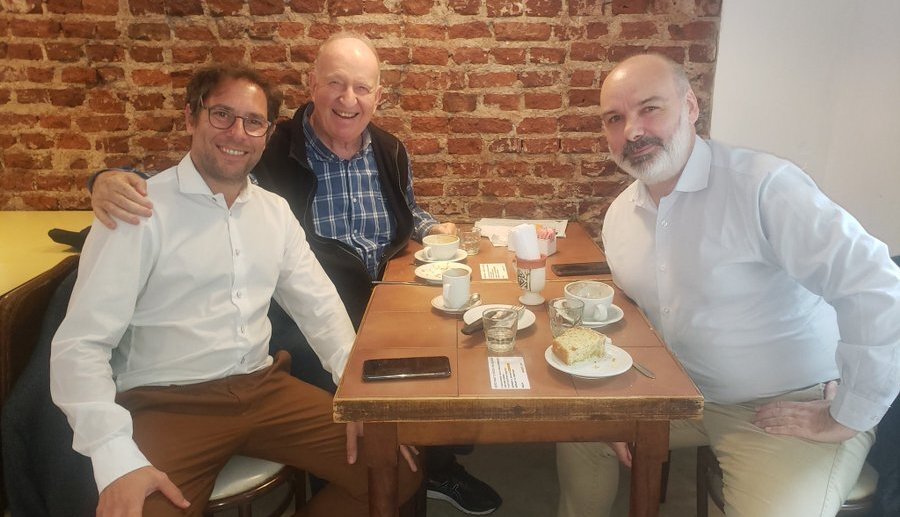 El Gobierno solicitó la recusación a raíz de la publicación de una fotografía donde se ve al juez Martín junto a Daniel Sabsay y José Esaín.