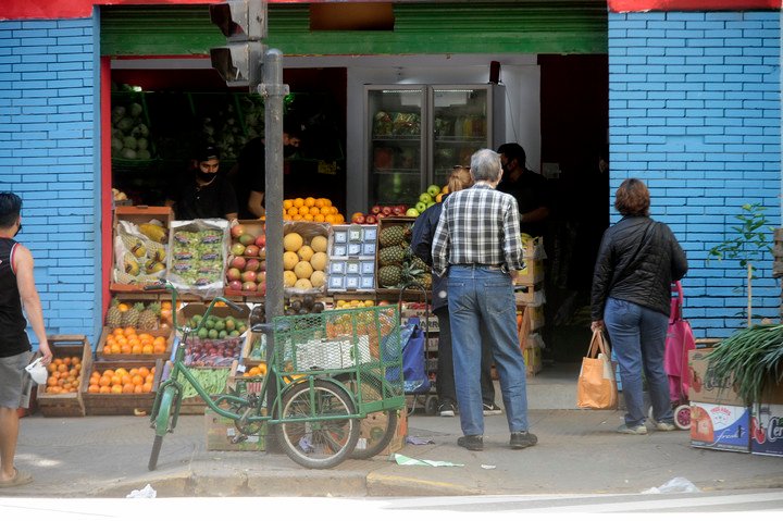 El aumento en alimentos y bebidas alcanzó el 4,9% en enero. Hay incertidumbre sobre las subas de febrero.