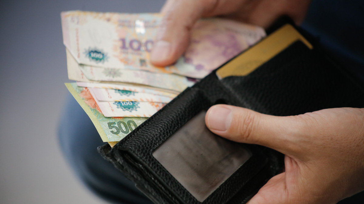 El Índice Total de Salarios de noviembre registrado por el INDEC acumuló a lo largo del año pasado una suba del 53,4%. En el sector informal, el aumento sólo alcanzó el 40,6%.