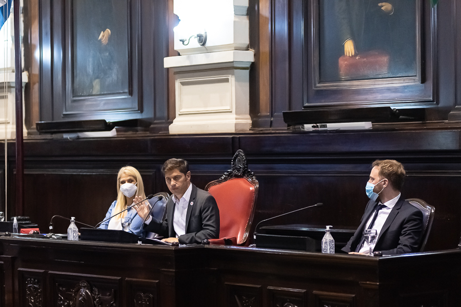 Axel Kicillof junto a Verónica Magario y Federico Otermín en la apertura del 149º periodo de sesiones ordinarias.
