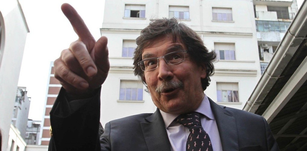 El director General de Cultura y Educación bonaerense, Alberto Sileoni, criticó a jefe de Gobierno porteño, Horacio Rodríguez Larreta, por eliminar los protocolos sanitarios en las escuelas de la Ciudad de Buenos Aires y sostuvo que es "un modo de instalar espectacularidades y de diferenciarse" del resto de las jurisdicciones.