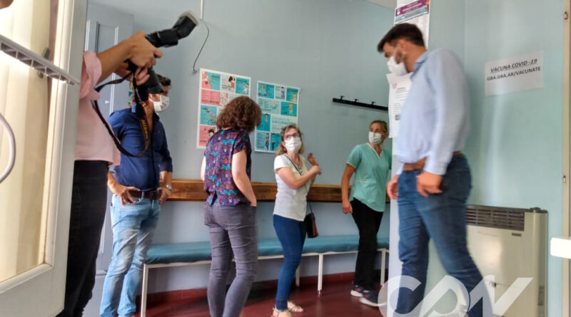 Autoridades provincialees recorren el Centro de inmunizaciones de Olavarria banco de Leche