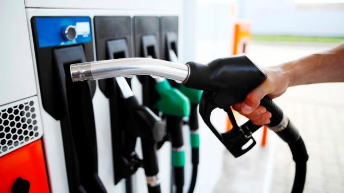 Se descarta que con el aumento de nafta de YPF el resto de las empresas hagan lo propio.