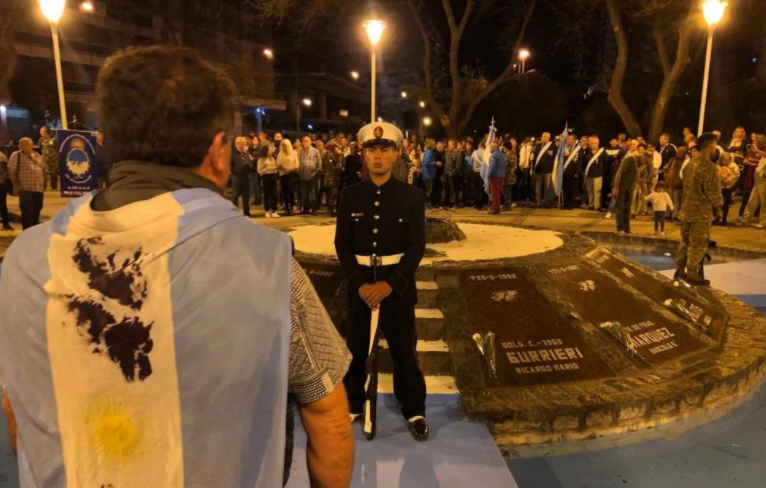 En muchos municipios bonaerenses se hará la vigilia a la espera del 2 de abril en conmemoración a los 40 años de la Guerra de Malvinas.