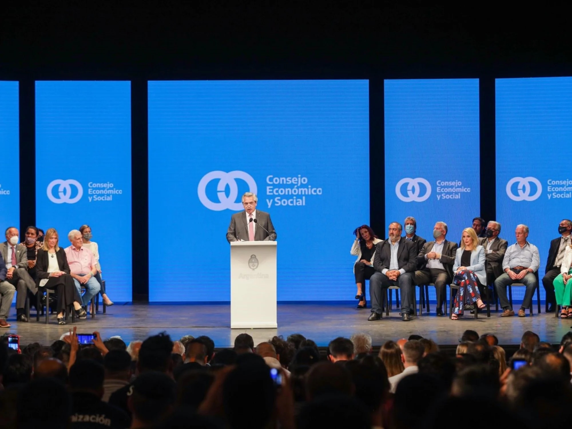 Alberto Fernández disertó en el Consejo Económico y Social que se realizó en el Centro Cultural Kirchner