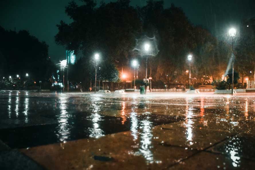 Luego del temporal, los habitantes de Bahía Blanca y Mar del Plata esperan que vuelva el suministro eléctrico.