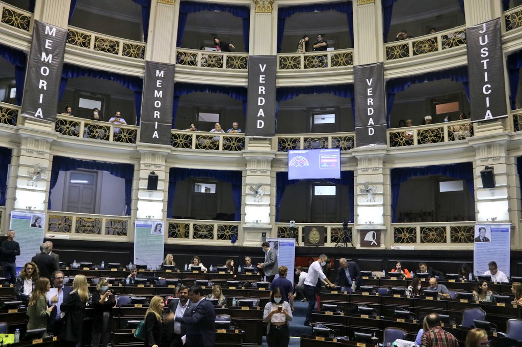 González presentó en la Legislatura bonaerense  un proyecto de ley que propone crear un organismo provincial contra el negacionismo.