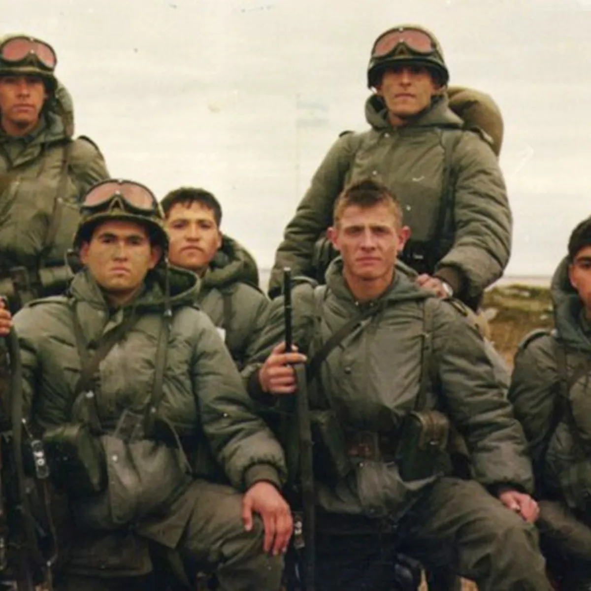 Los excombatientes denunciaron torturas en Malvinas como el enterramiento de pie hasta el cuello en pozos, la obligación de sumergirse en agua helada completamente desnudos, entre otros tormentos.