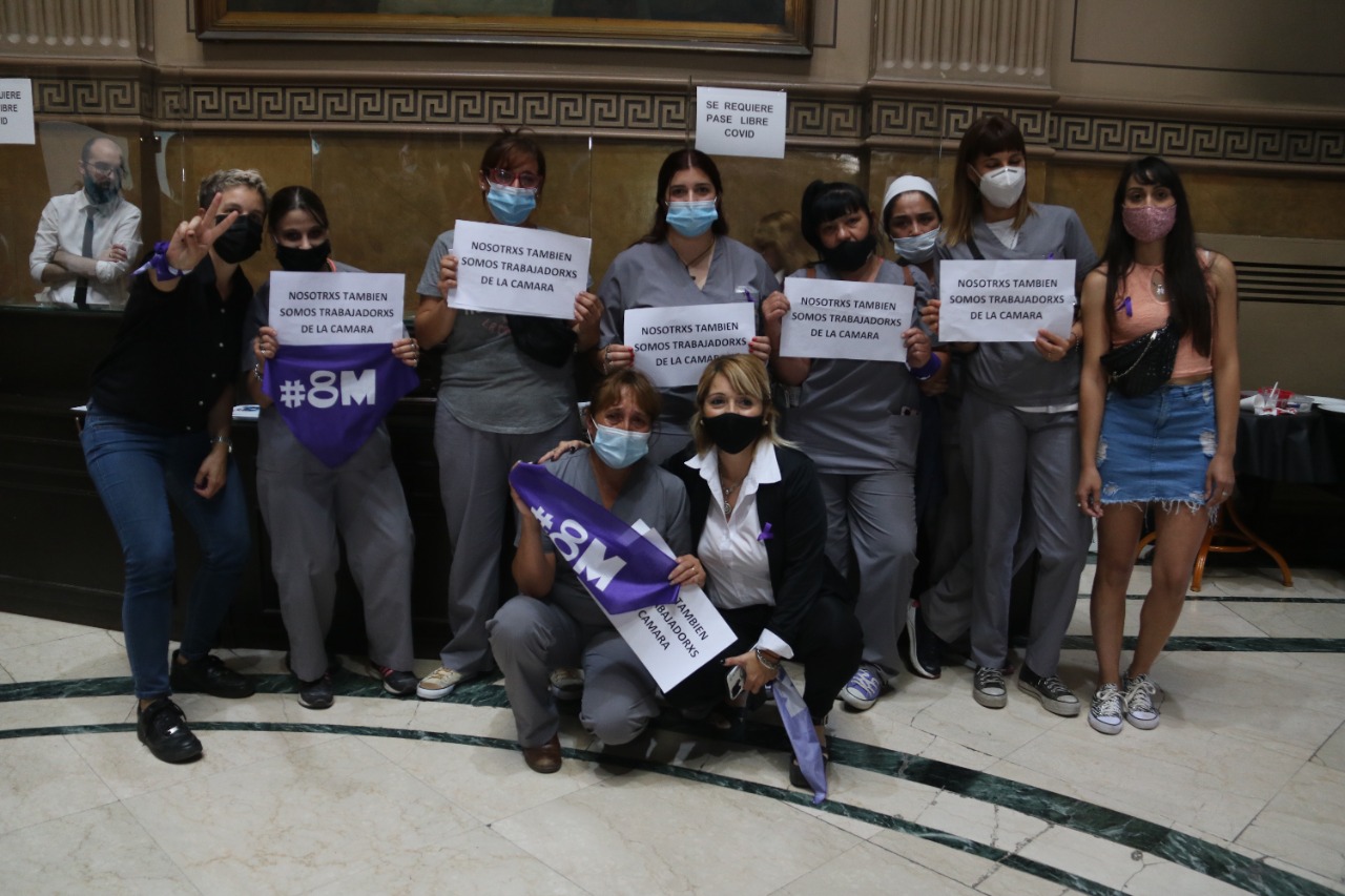 Las trabajadoras tercerizadas denuncian que la empresa les realiza descuentos de sueldo y no las deja tomarse vacaciones cuando quieren