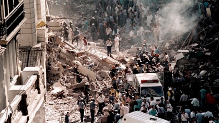 el 17 de marzo de 1992, una camioneta bomba conducida por un chofer suicida destruyó el edificio de la embajada de Israel en Argentina