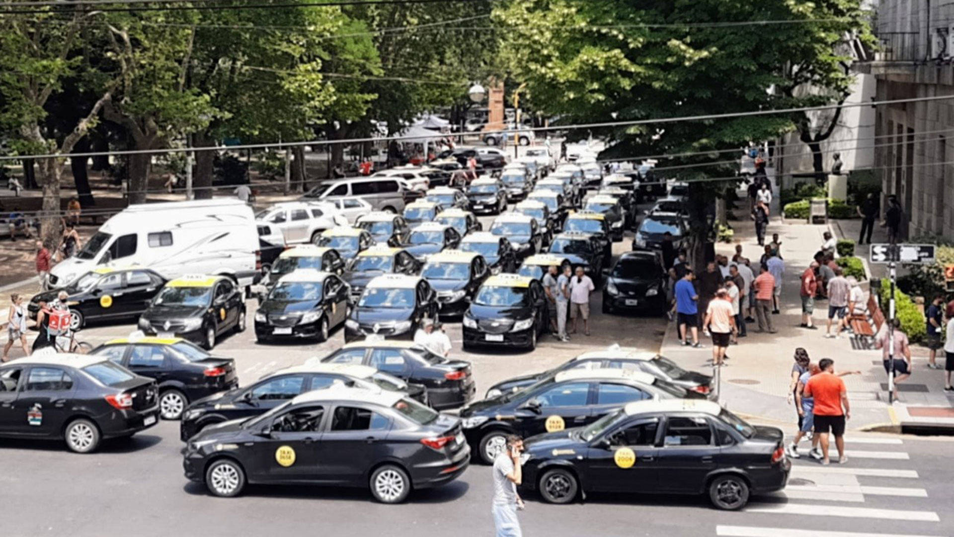 Los taxistas de Mar del Plata rechazan el uso del GPS y los turnos rotativos.
