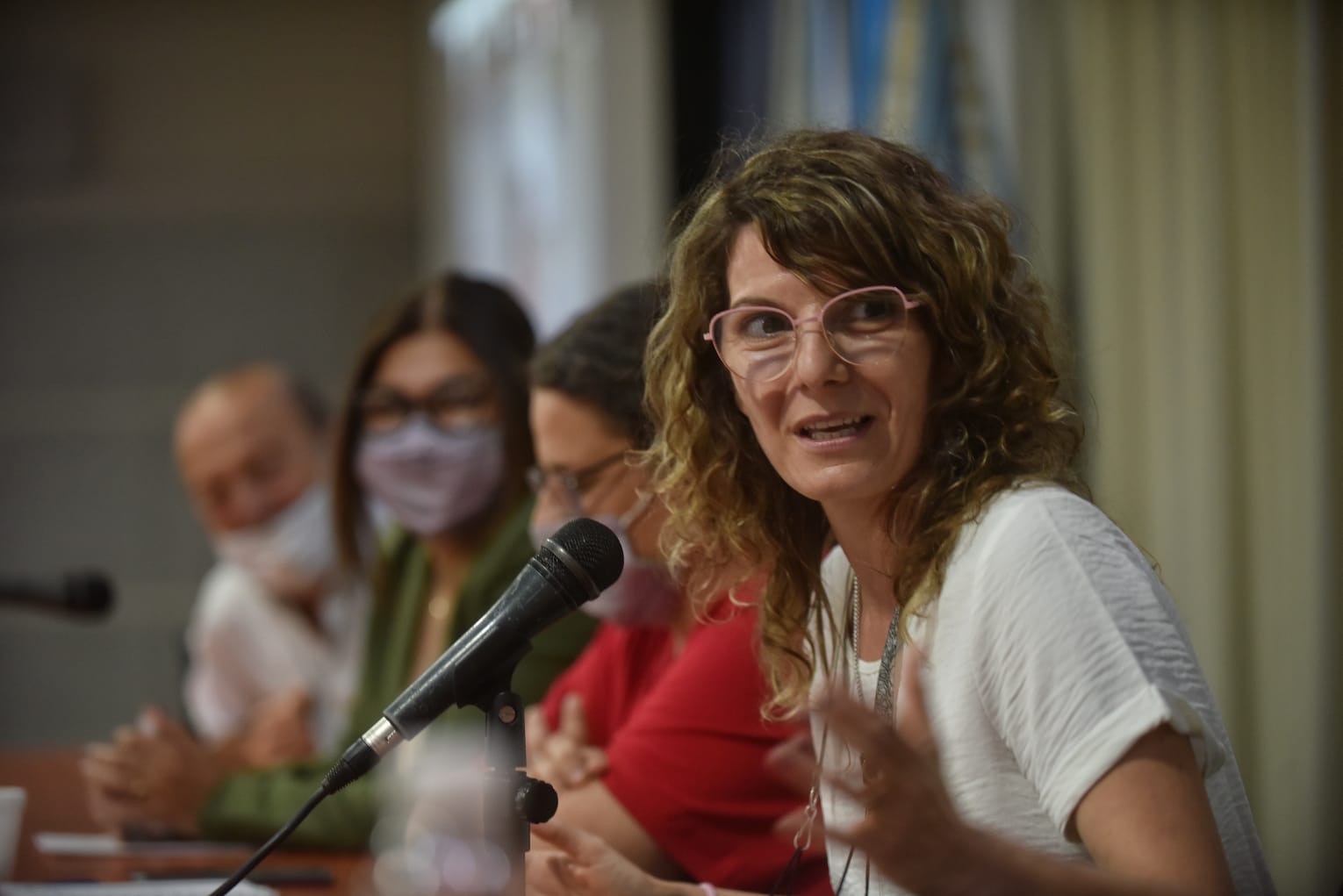 Dziakowski, la autora del proyecto de ley quedeclara a Cotter como ciudadano ilustre bonaerense.