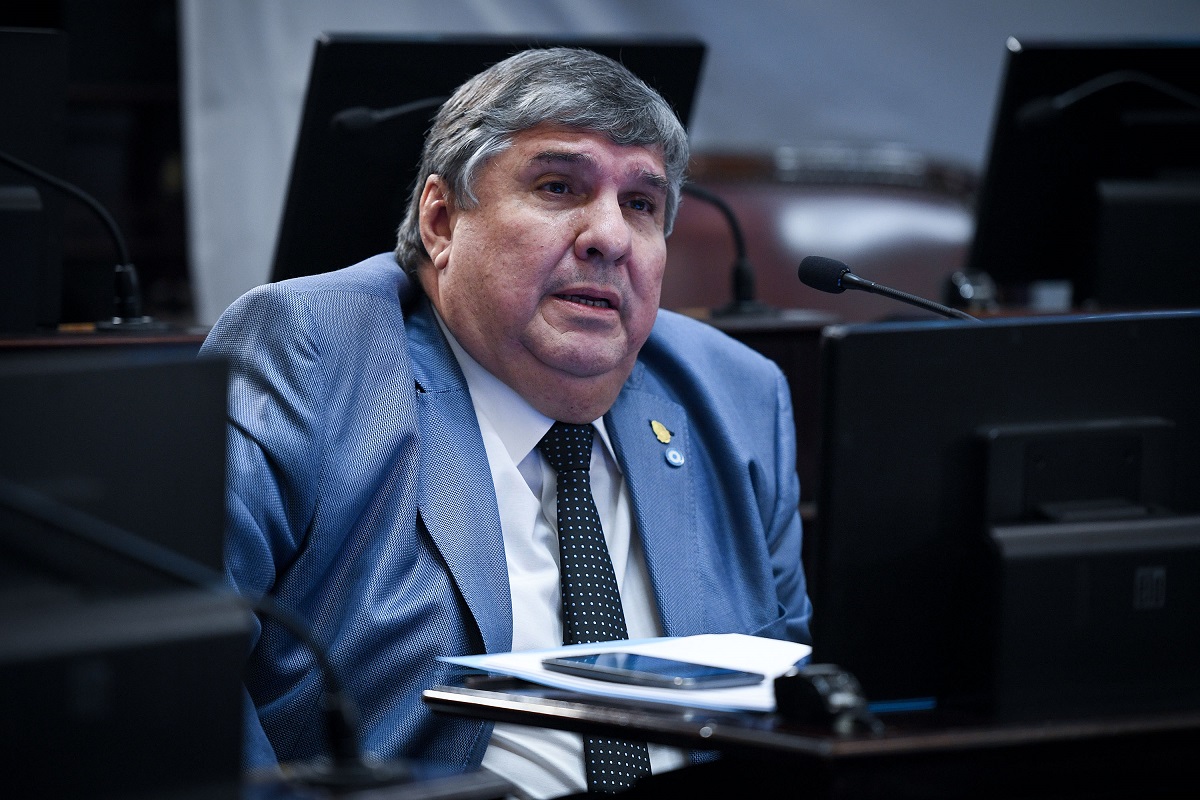 El jefe de los senadores de Unión por la Patria (UxP), José Mayans, se refirió este sábado a la interna libertaria, entre los Milei y Villarruel.