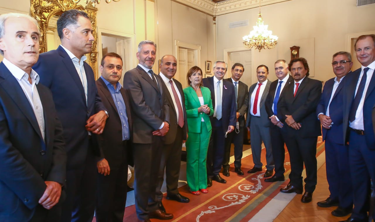 El jefe de Gabinete, Juan Manzur, cosechó el respaldo de los gobernadores al acuerdo con el FMI.