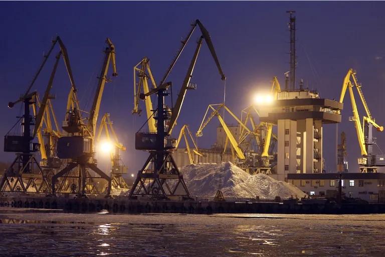 La guerra entre Rusia y Ucrania generó la caída del comercio mundial más grande desde la pandemia Covid y le puso un freno al repunte de la actividad.