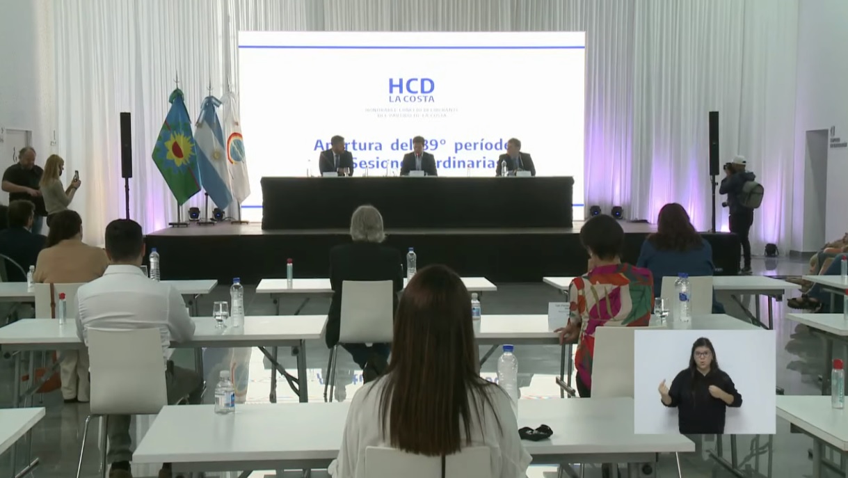 Cristian Cardozo en la apertura de sesiones del Concejo Delibertante de La Costa. 