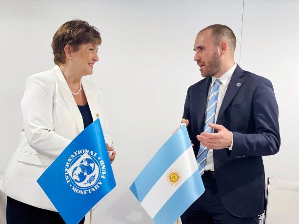 La directora del FMI, Kristalina Georgieva y el Ministro de Economía argentino, Martín Guzmán.