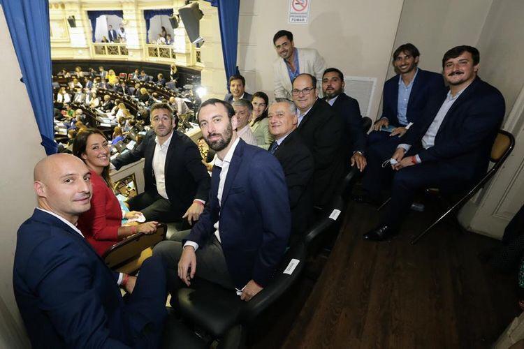 Farías estuvo junto a Héctor Olivera, actual presidente de la Autoridad del Agua, en la apertura de sesiones legislativas de la provincia.