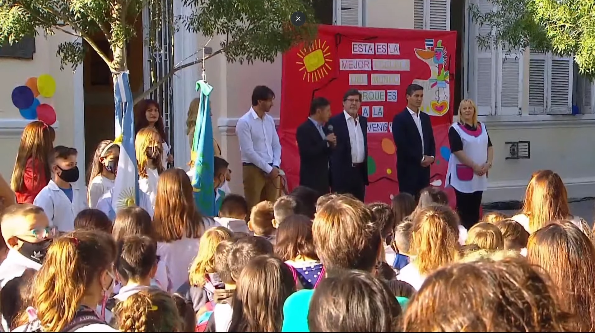 Kicillof en el inicio del ciclo lectivo 2022 en una escuela de Verónica, partido de Punta Indio.