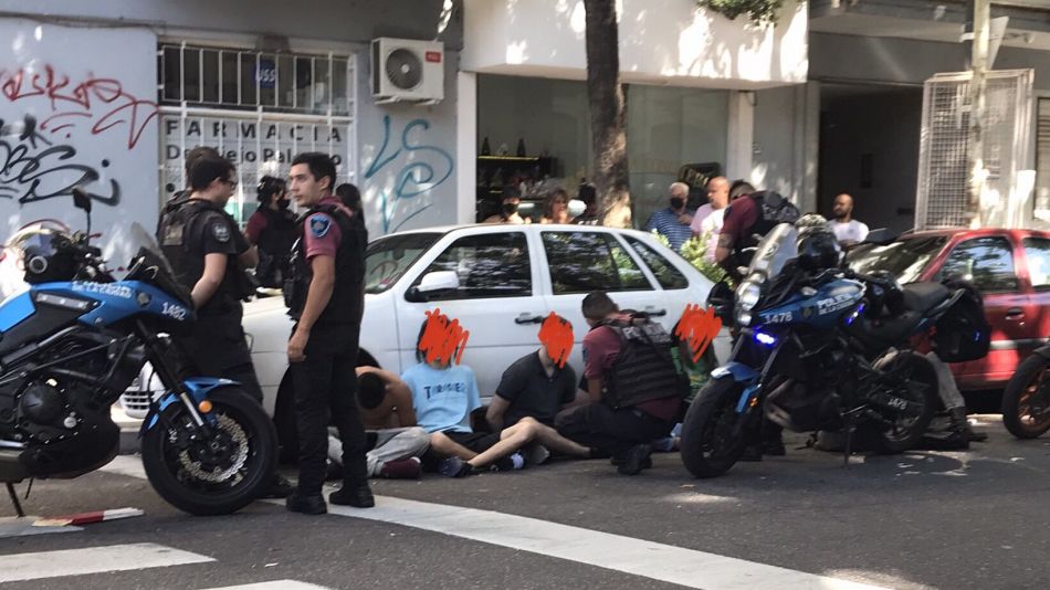 Los seis jóvenes que violaron a una chica fueron detenidos por la policía 