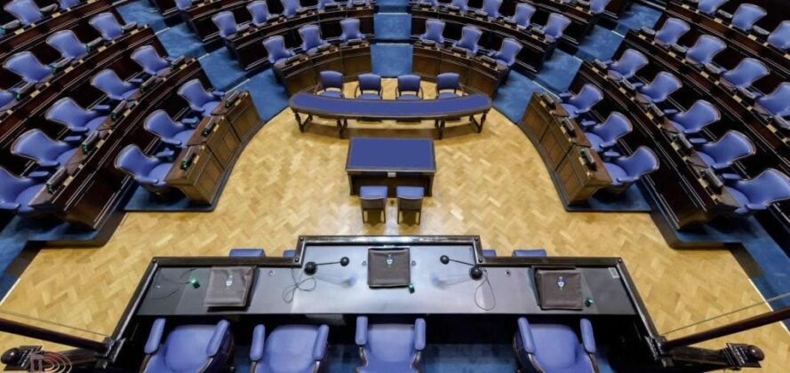 La Legislatura bonaerense arrancó a media máquina. El Senado conformó varias comisiones, pero la Cámara de Diputados sigue paralizada. Esta semana se cayó una sesión a último momento. Hay enojo en la oposición. También se presentaron proyectos ruidosos. Una síntesis de lo que pasó y de lo que va a ocurrir en el parlamento provincial.