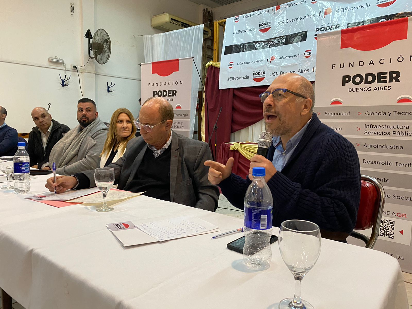 La Fundación Poder es un espacio dedicado a la elaboración de políticas públicas en materia de seguridad, educación, trabajo, etc.