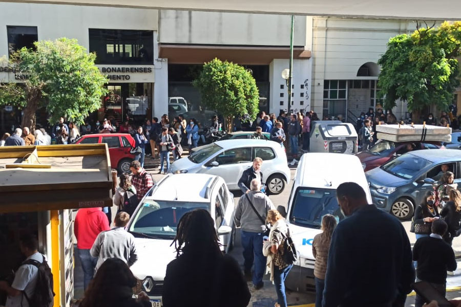 Ya se activo el protocolo de amenaza de bomba en la sede central de IOMA, en la ciudad de La Plata.