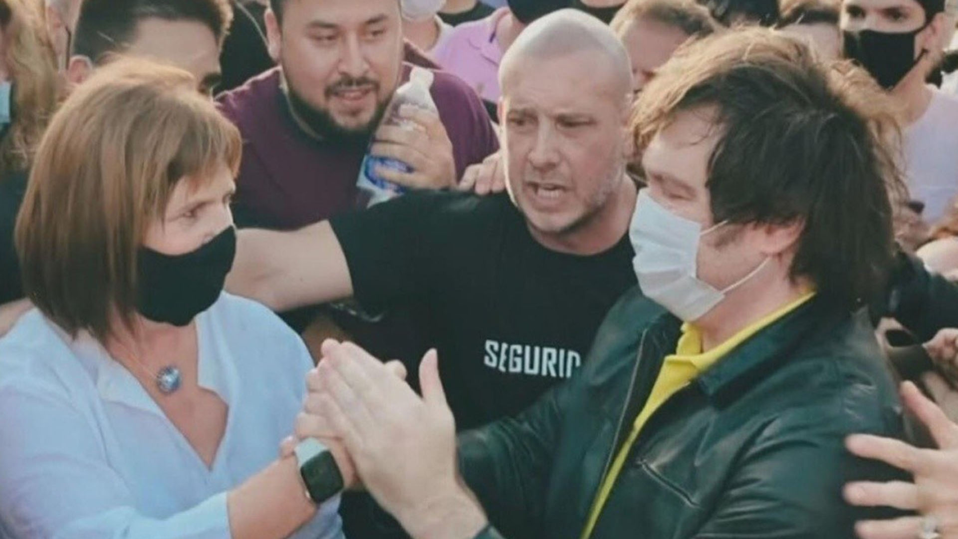 Patricia Bullrich inisite con la incorporación de Milei a Juntos por el Cambio pero las fuerzas de la coalición se niegan.