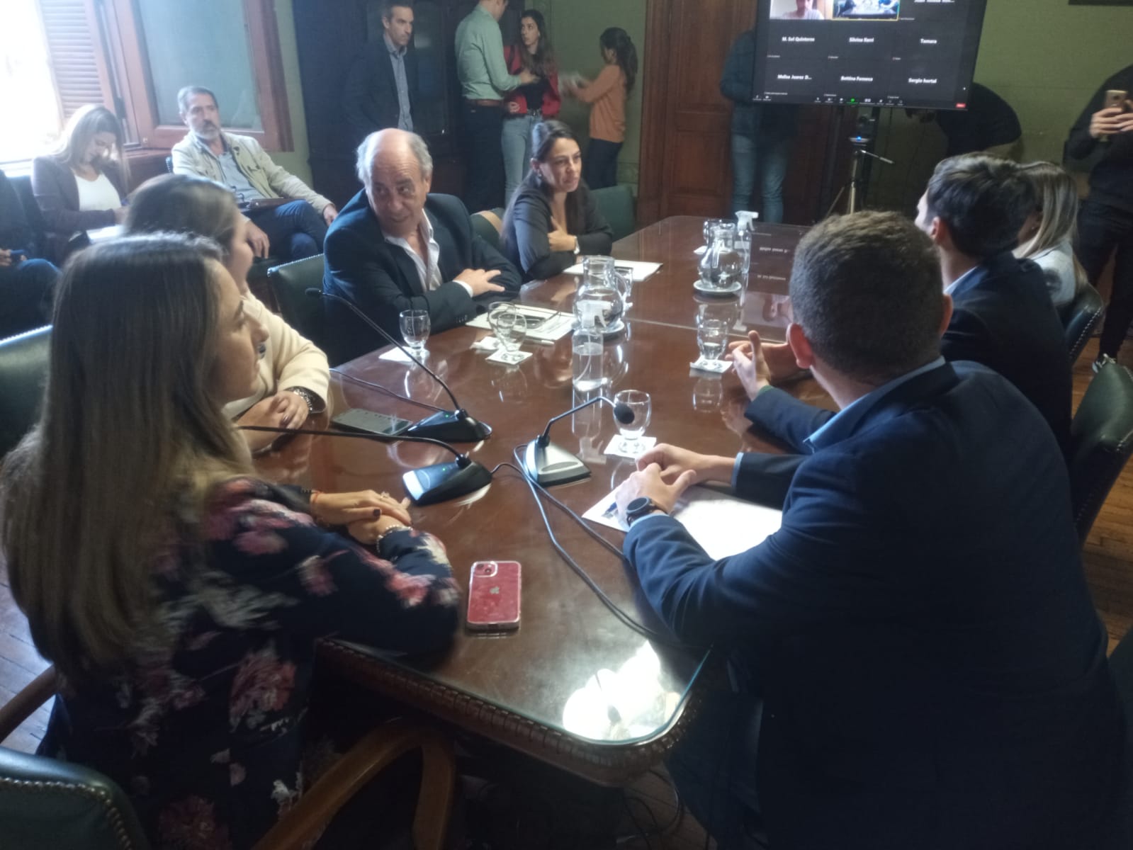 Los senadores del oficialismo y la oposición pusieron en común las primeras iniciativas del año. 