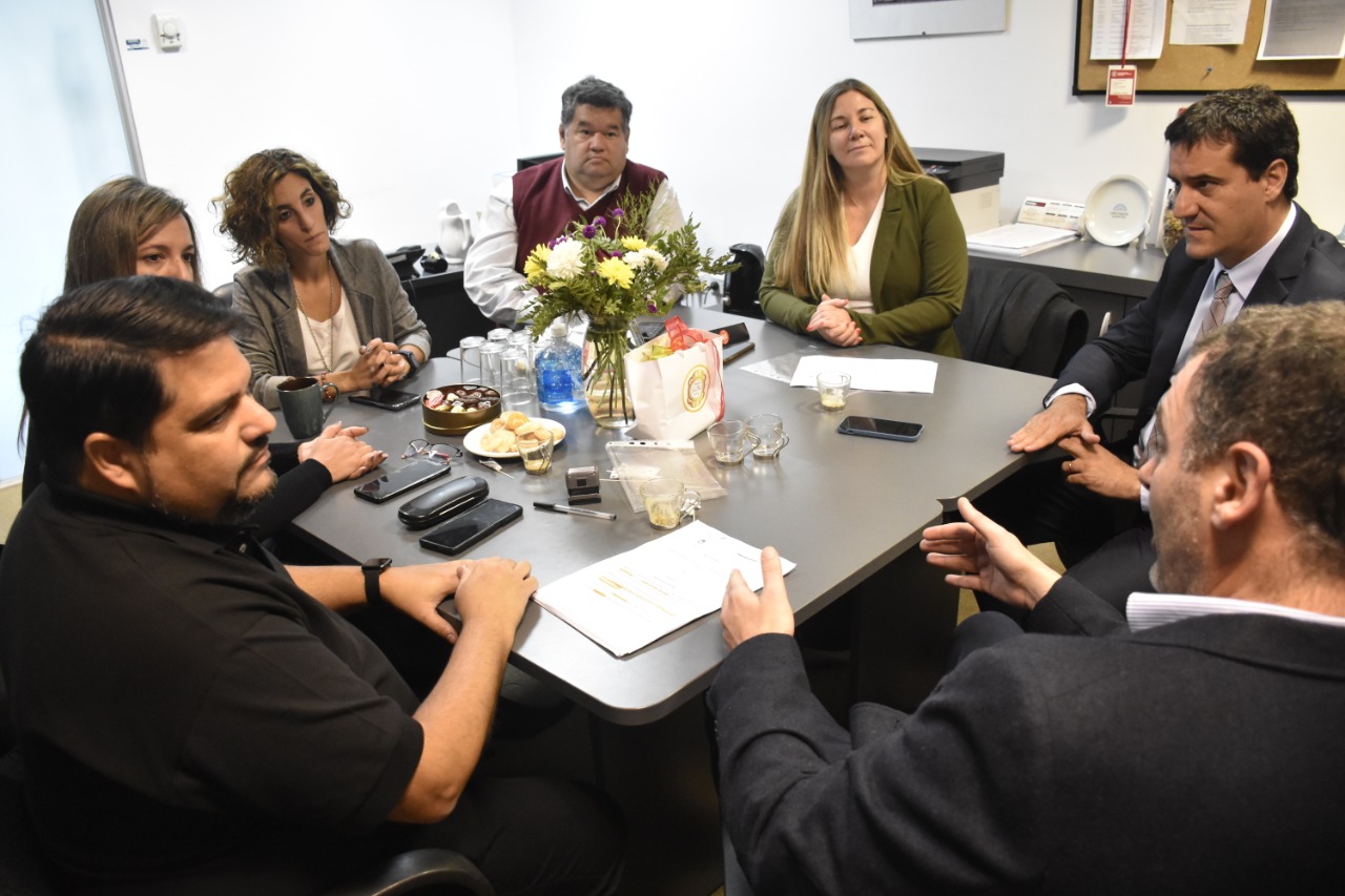Zuccari mantuvo una reunión con el jefe del bloque, Maximiliano Abad, sus pares, Adrián Urreli y Melisa Greco y representantes del sector