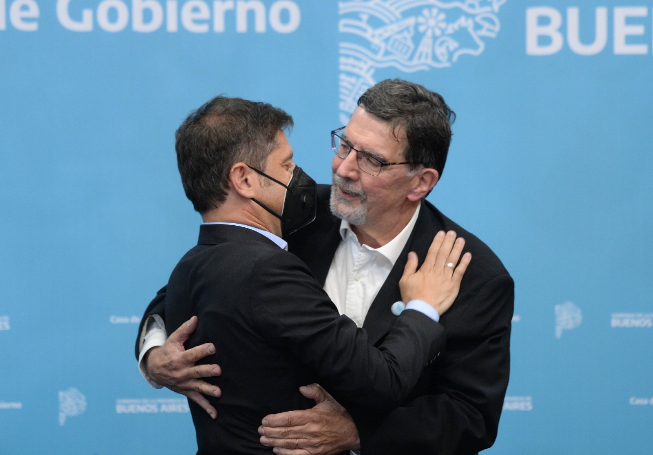 El gobernador Kicillof con el titular de la Dirección de Cultura y Educación, Alberto Sileoni.