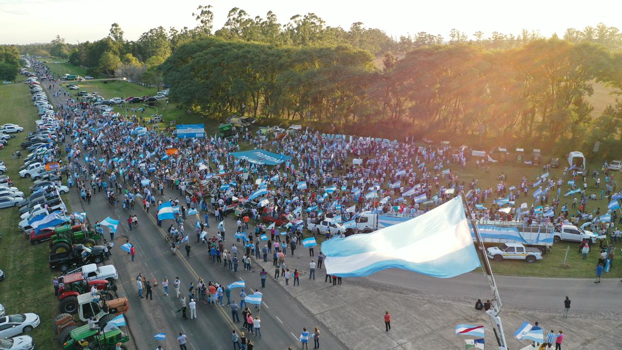 Productores auto convocados del interior del país marchan mañana hacia Plaza de Mayo en tractores 