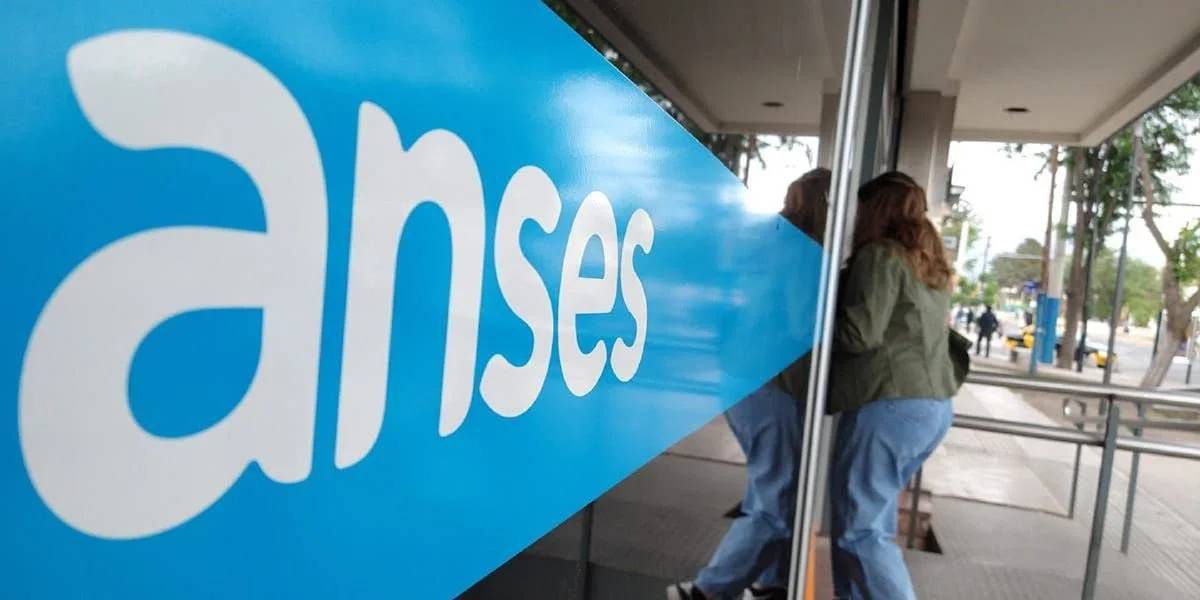 ANSES anuncia que los trabajadores no registrados podrán inscribirse en la web del organismo para cobrar el bono de 18 mil pesos.