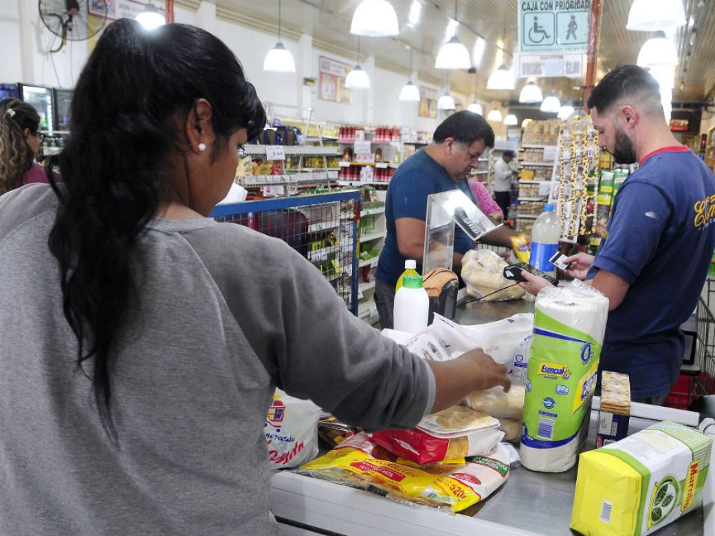 Oficializaron el aumento del 50% de aumento en los montos de la Tarjeta Alimentar. 