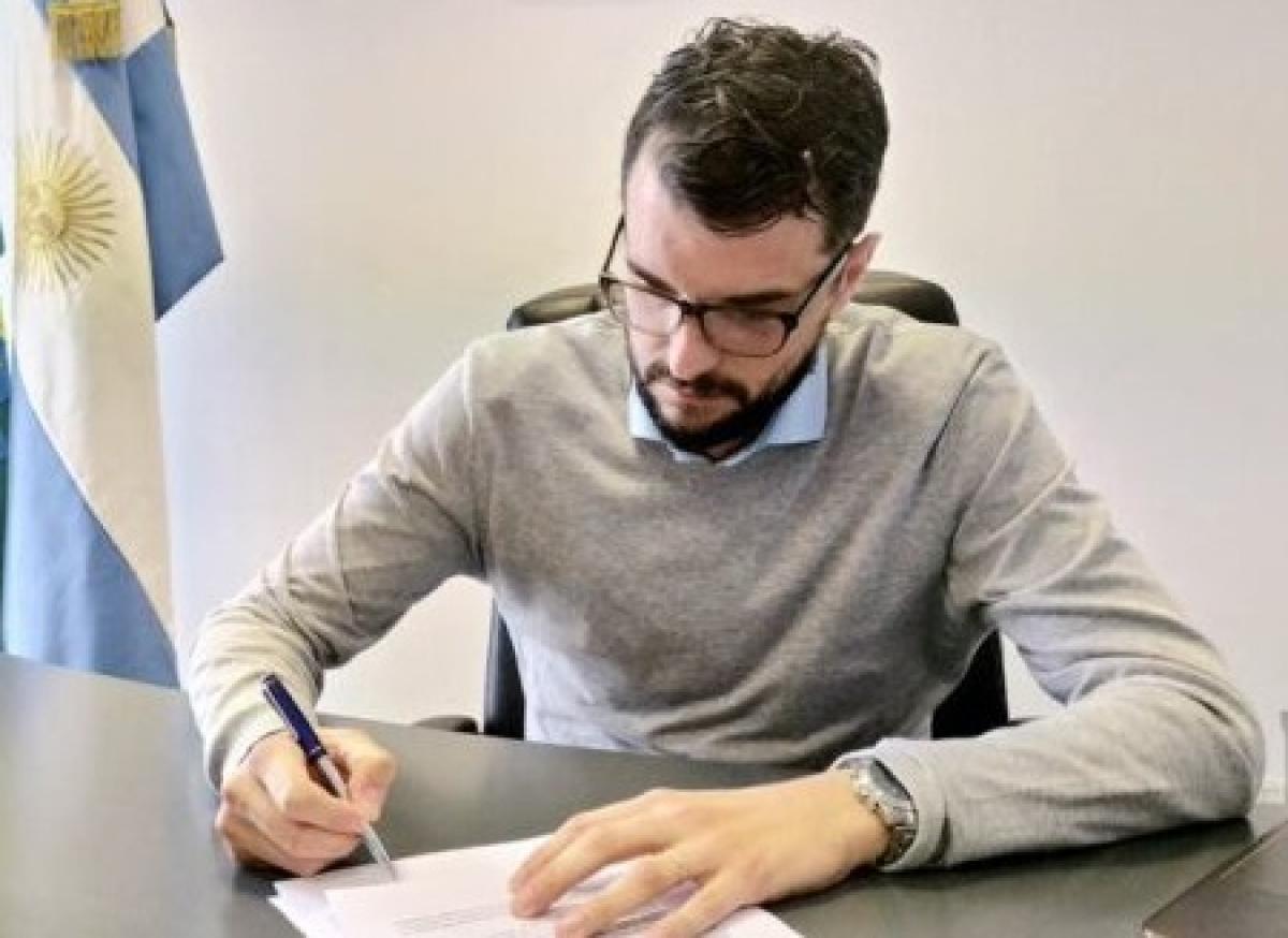 El diputado de Juntos, Juan Carrara, sostuvo que la convocatoria es "irracional"