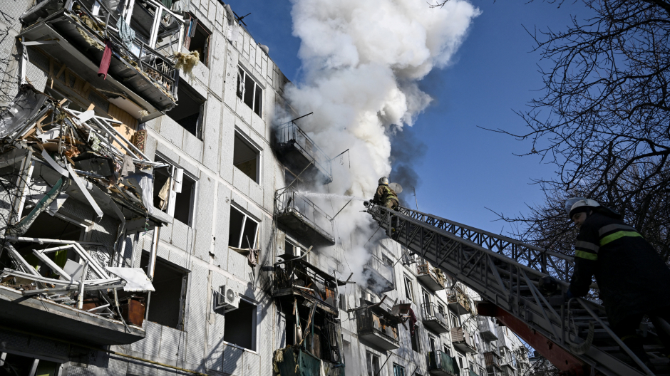 Tras cumplirse 50 días del inicio de la guerra Rusia-Ucrania, el portavoz del Ministerio de Defensa ruso indicó que en la última jornada destruyeron 811 instalaciones cerca de la capital Kiev.