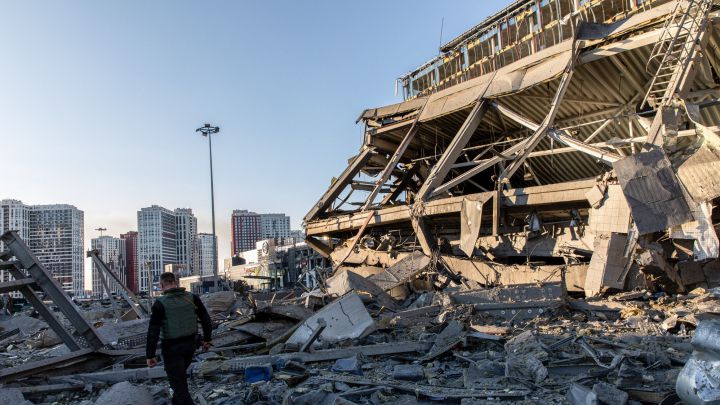 Entre los ataques de Rusia, se encuentran las instalaciones de una planta de vehículos blindados en la capital Kiev.