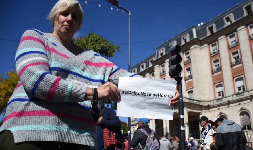 Toma de tierras en La Plata: vecinos marcharon contra el fallo del juez Alejo Ramos Padilla.