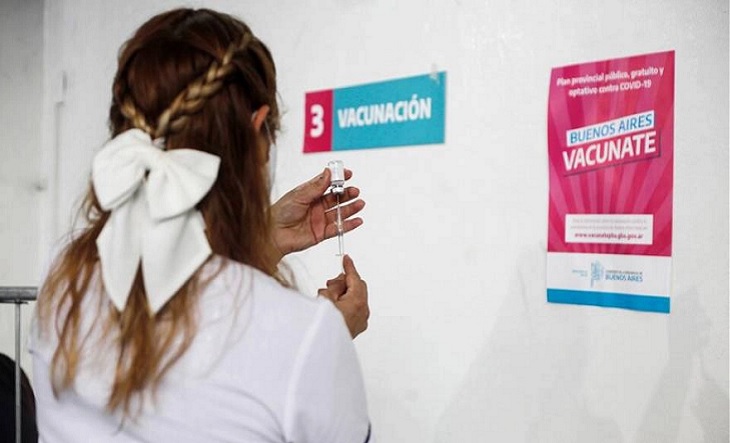 La cuarta dosis arrancó para los grupos priorizados.