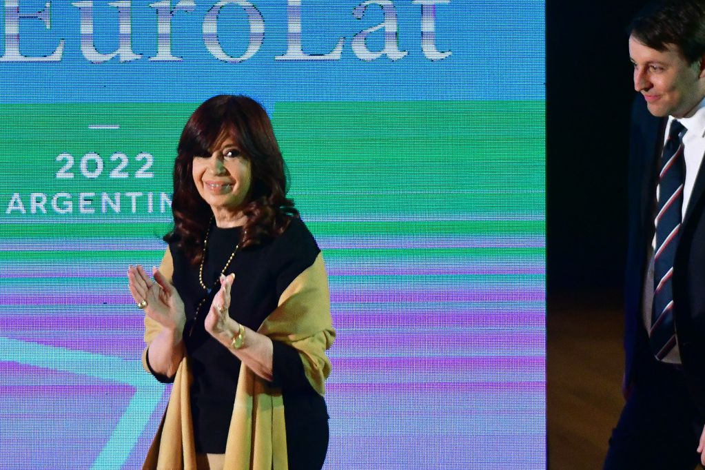 Cristina Kirchner dejó mensajes para la interna en su reaparición pública.