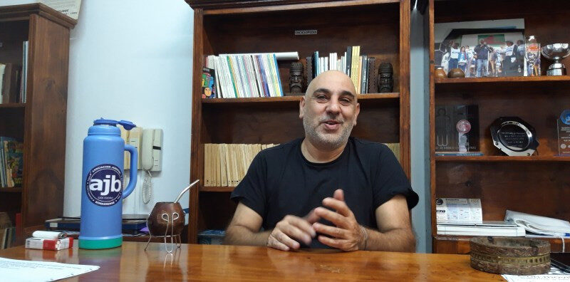 El nuevo titular de la AJB, Hugo Russo, fue parte de la comitiva que se reunió con Alak.