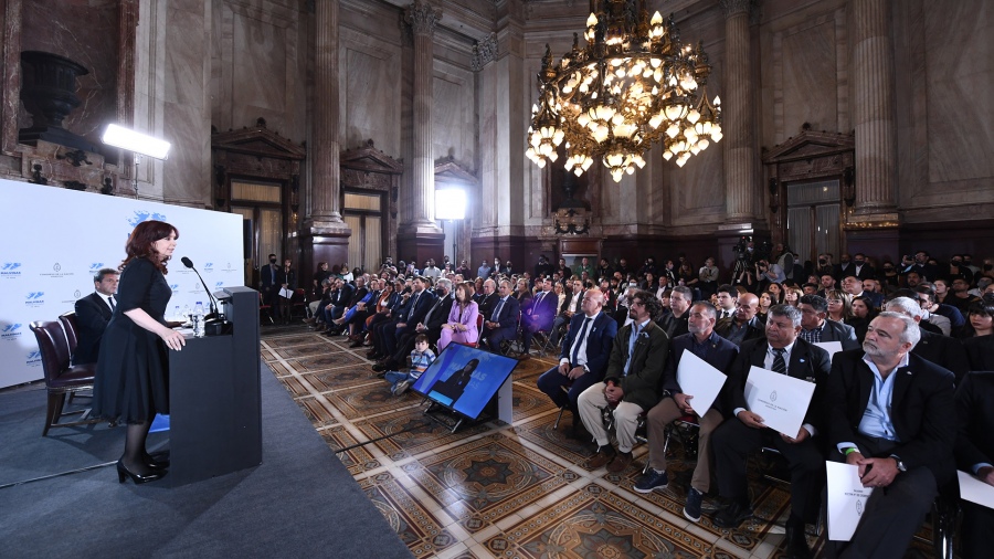 En el acto del sábado pasado en el Congreso de la Nación, Cristina Kirchner comentó el sugestivo regalo que le hizo a Alberto Fernández.