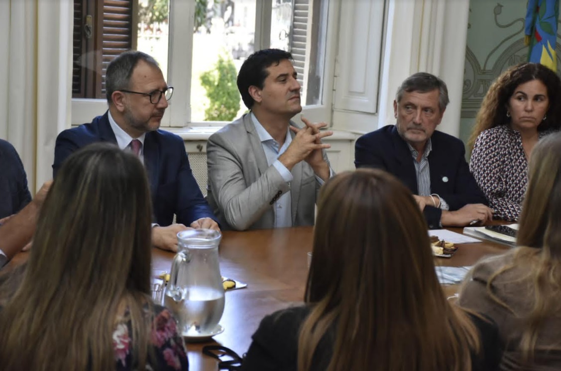 En el encuentro con los legisladores bonaerenses, los representantes de la Mesa de Enlace indicaron que las medidas adoptadas por el Gobierno nacional, “profundizan la situación de muchos productores”.