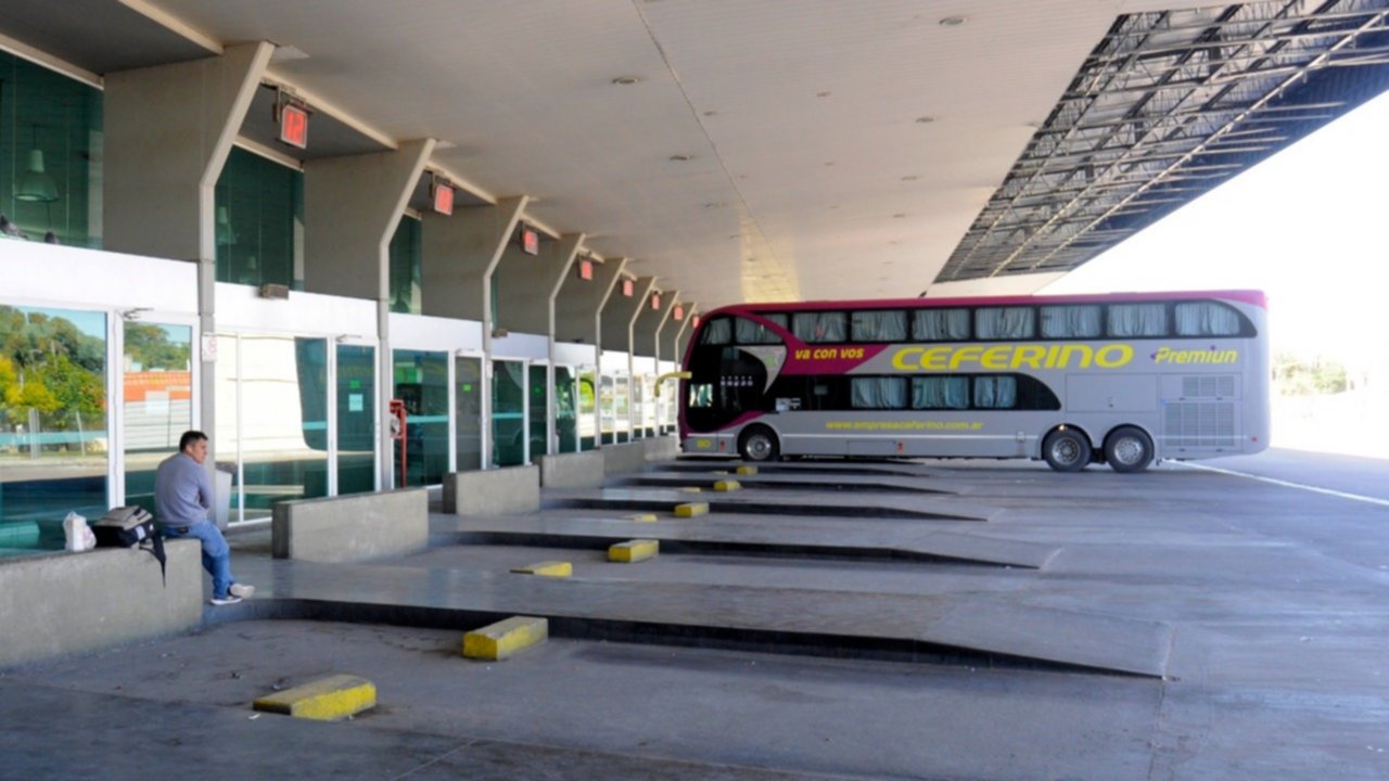Micros de larga distancia. La parálisis de servicios afectaría a vecinos de 13 municipios del sur bonaeernse. 