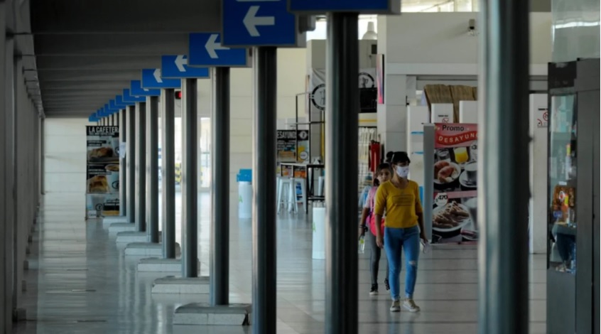 Los legisladores de Juntos reclaman que se normalicen los servicios de los micros de larga distancia. 