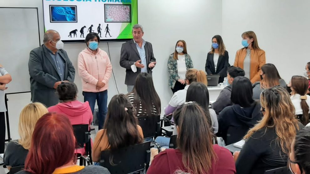 A sala llena, Zubieta mantuvo una charla con alumnos de la tecnicatura superior en enfermería.