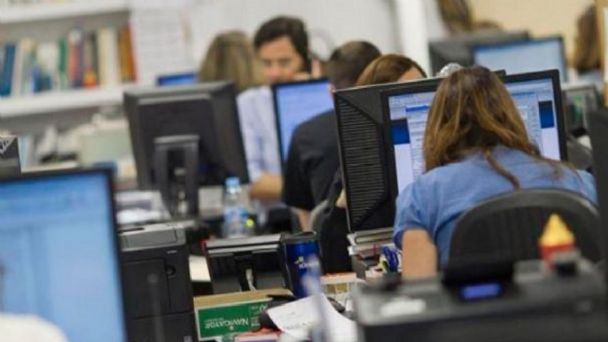 El Gobienro nacional estableció como fecha limite para la vuelta a la presencialidad de los estatales nacionales el 1 de mayo. 