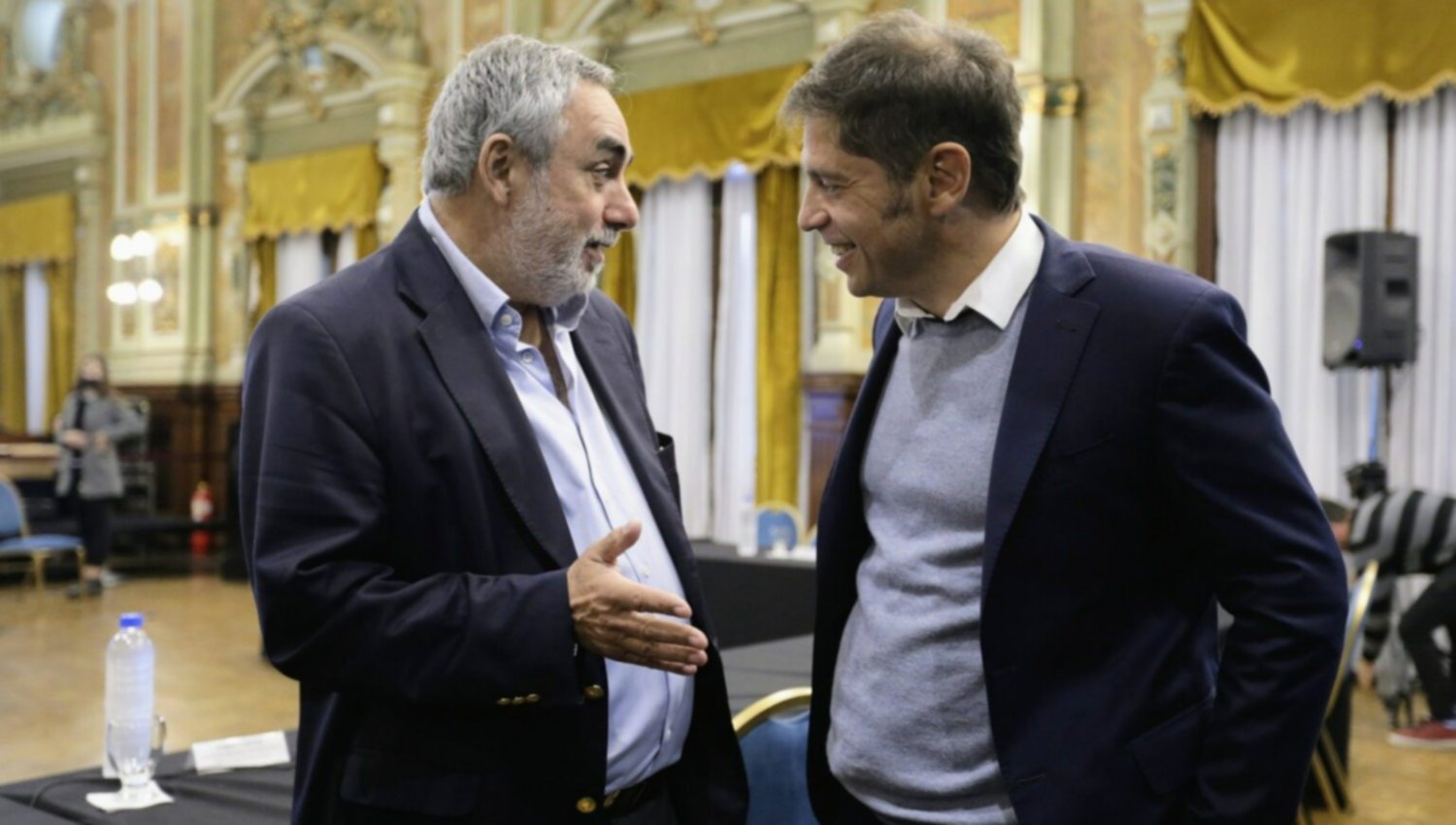 El presidente del Foro de Intendentes Radicales y el gobernador Axel Kicillof. 