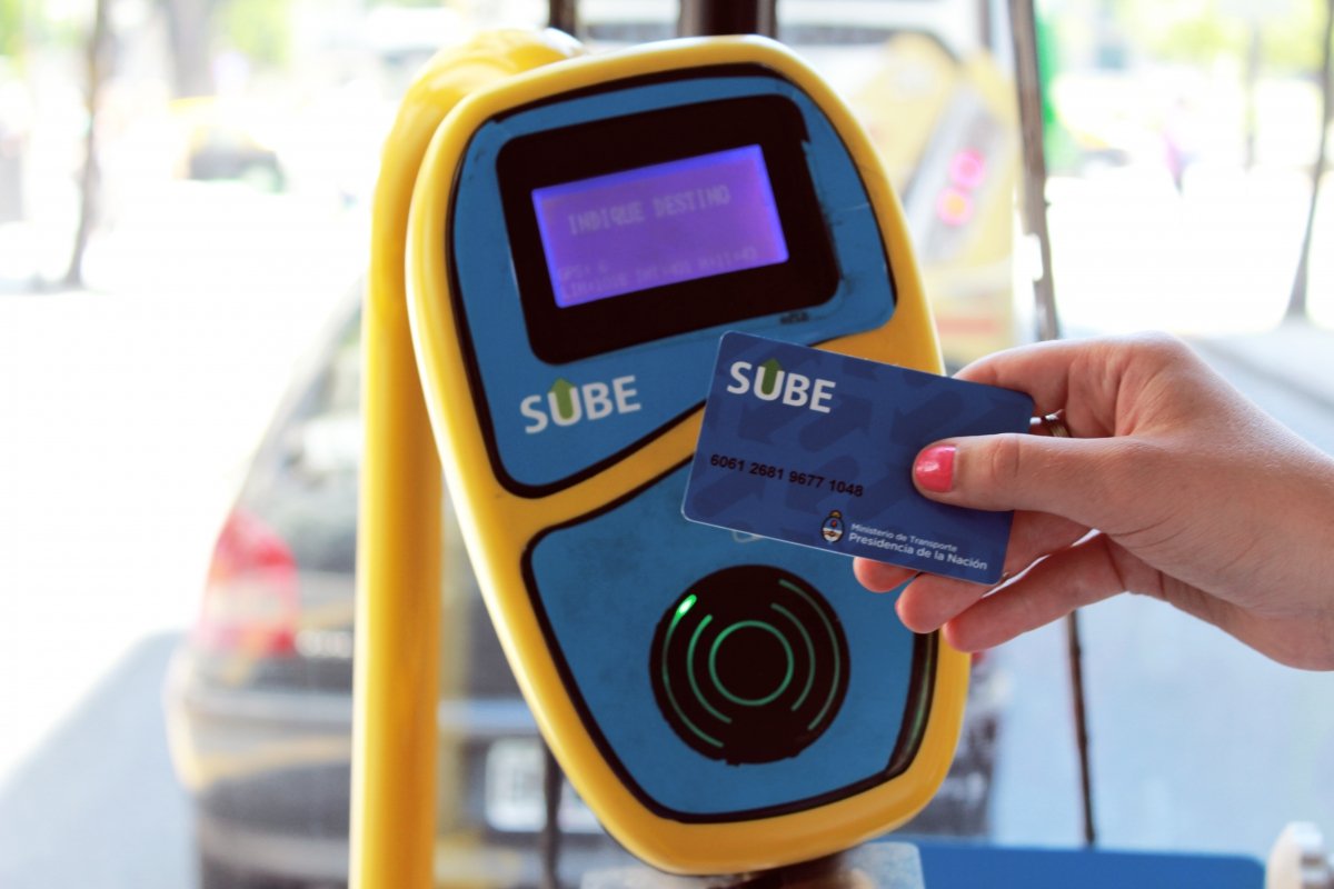 El Gobierno nacional oficializó el aumento del 40% para el transporte en el Área Metropolitana de Buenos Aires (AMBA).
